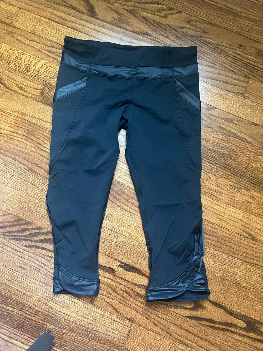 Lululemon Black Capri Leggings with Shiny Trim